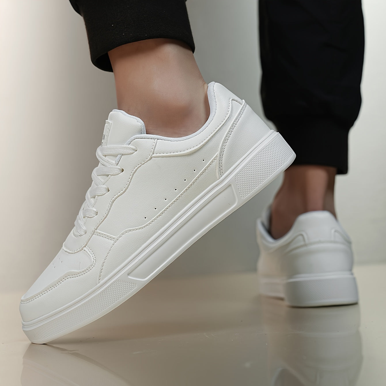 Men's Solid Skate Shoes Comfy Non Slip Lace Up Sneakers