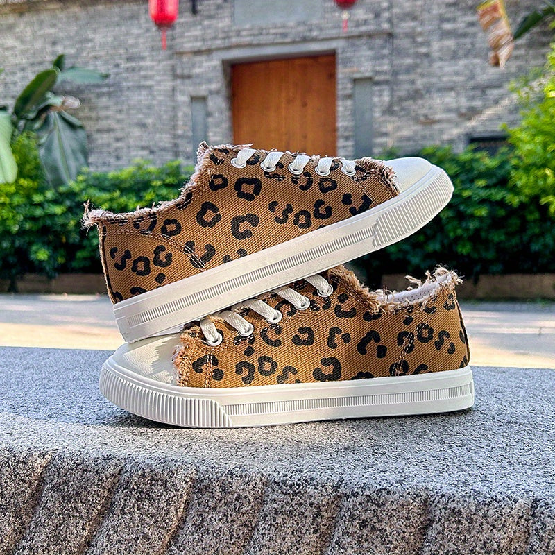 Leopard Printed Canvas Lace Up Outdoor Shoes