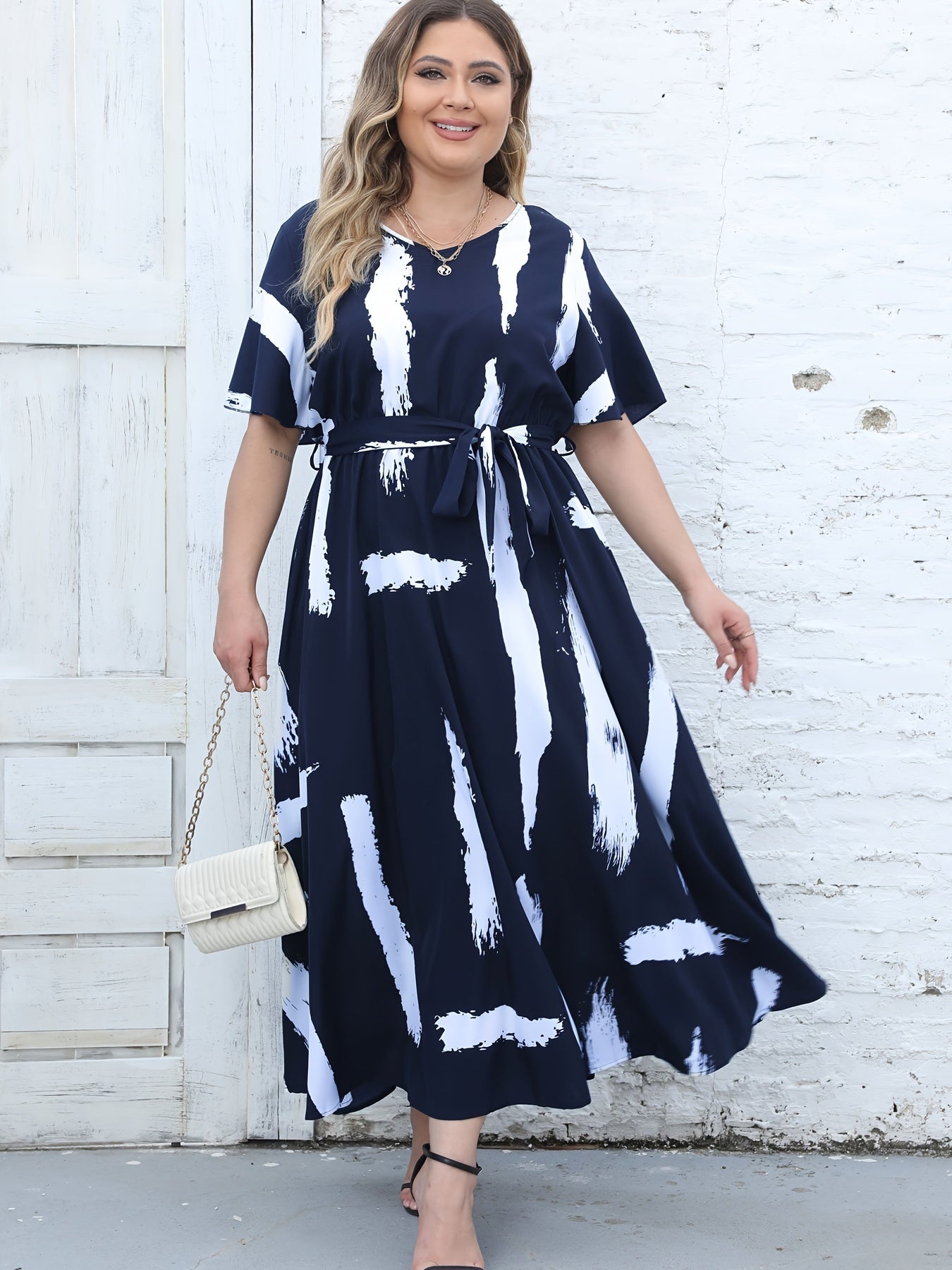 Plus Size Brush Print Short Sleeve V Neck Maxi Dress With Belt