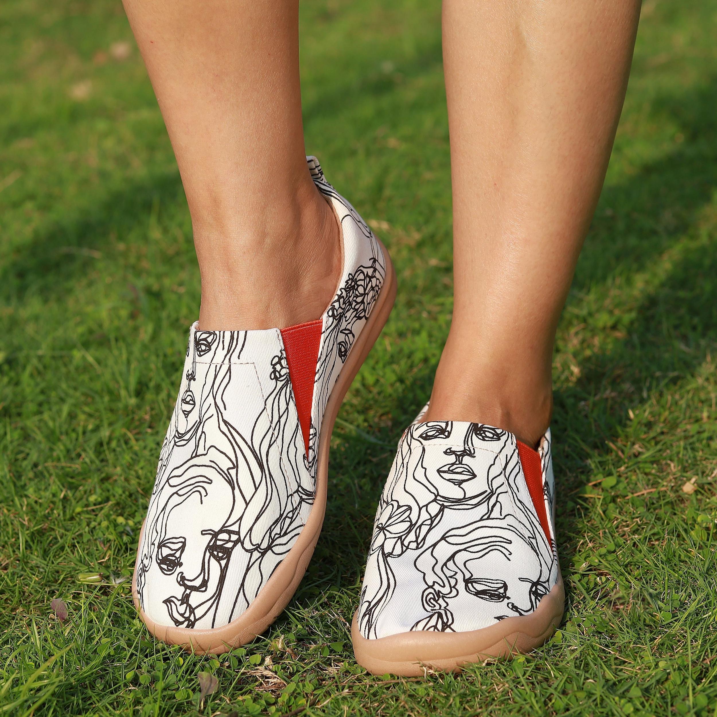 Women's Figure Printed Slip On Low Flat Canvas Shoes