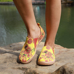 Women's Floral Canvas Slip On Flat Shoes Round Toe Comfy Outdoor Travel Shoes