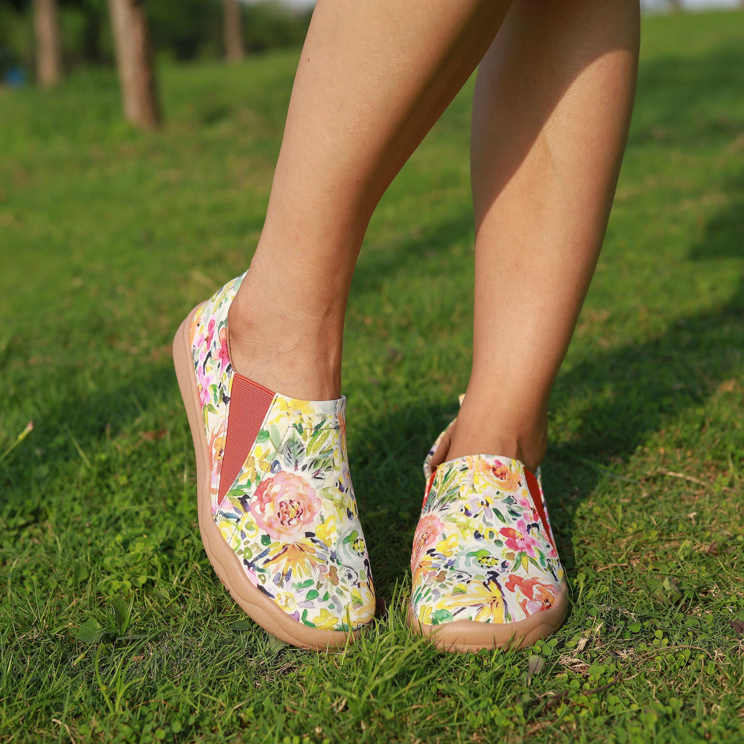 Women's Floral Printed Slip-On Canvas Shoes Low Flat Casual Comfy Travel Shoes