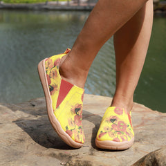 Women's Floral Canvas Slip On Flat Shoes Round Toe Comfy Outdoor Travel Shoes