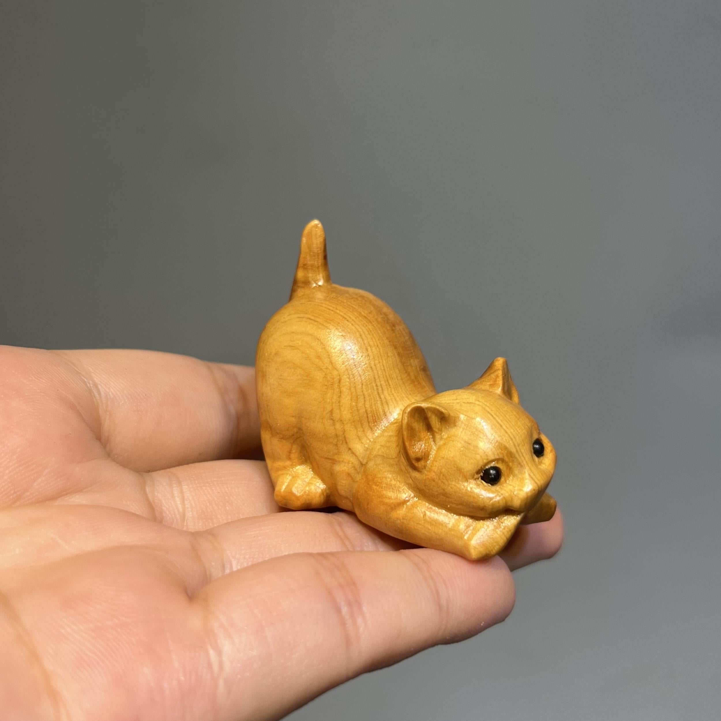 Lazy Kitten Wood Carving Ornament Tea Pet Pendant