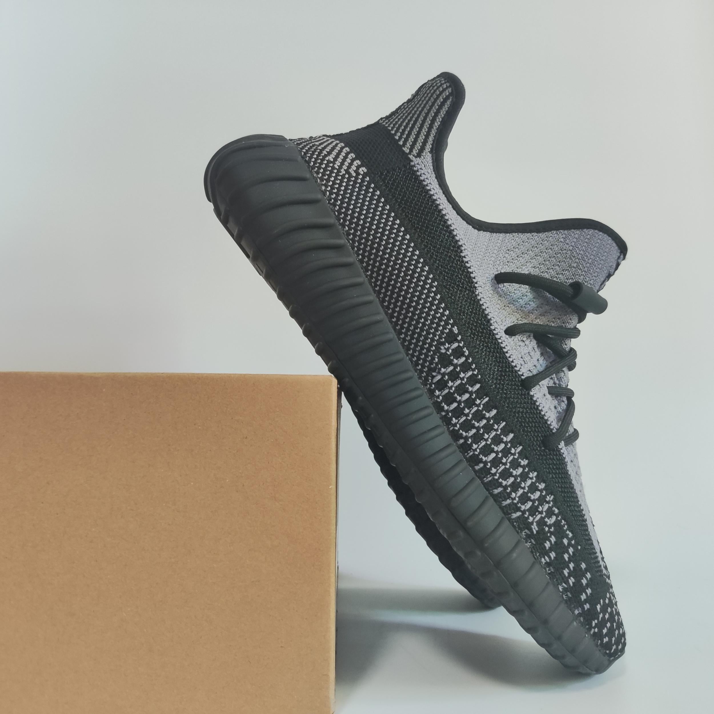 Men's Lace up Sneakers Lightweight Athletic Shoes