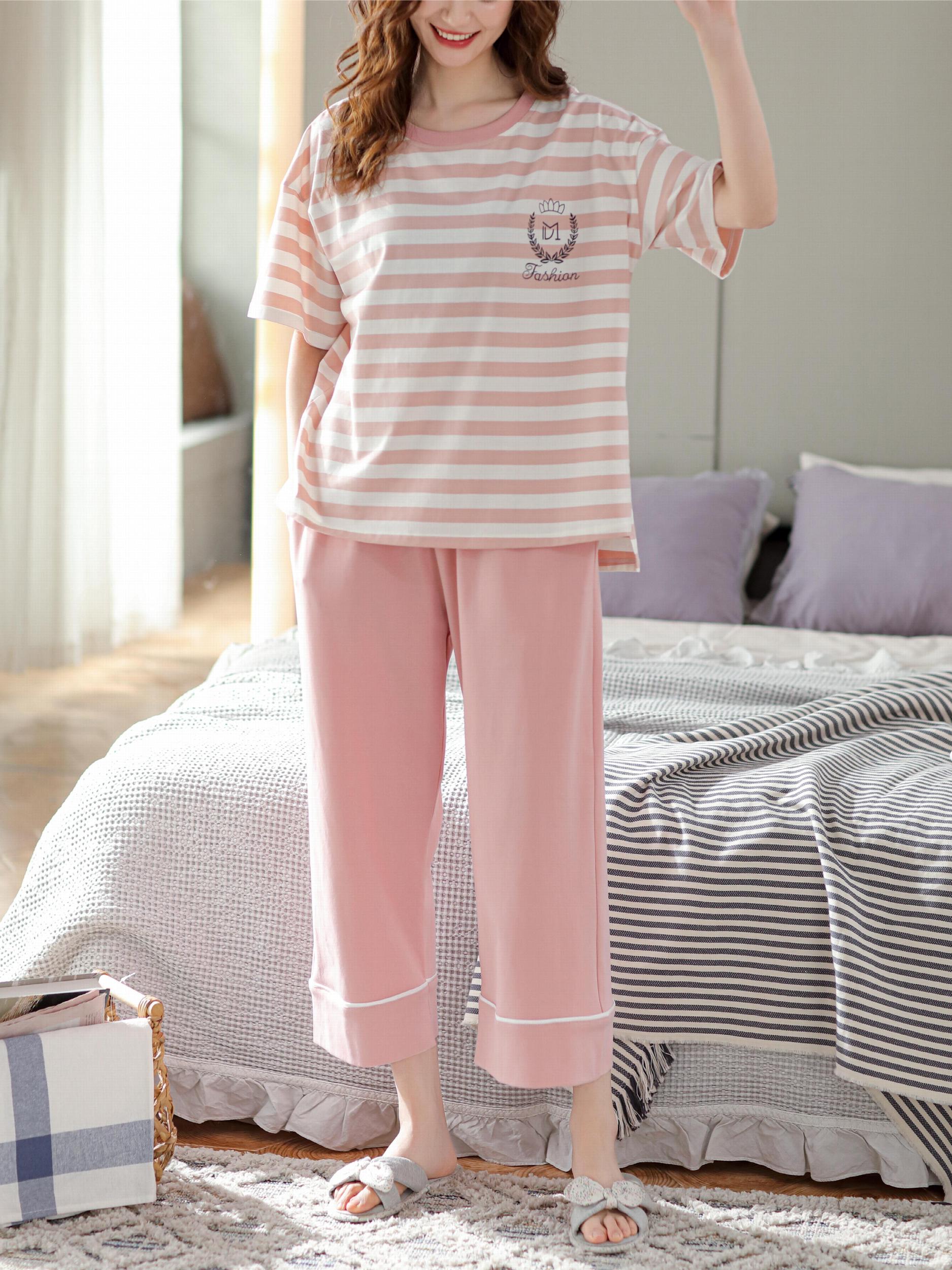 Stripe Print Pajamas Set Short Sleeve Crew Neck Top & Cropped Pants