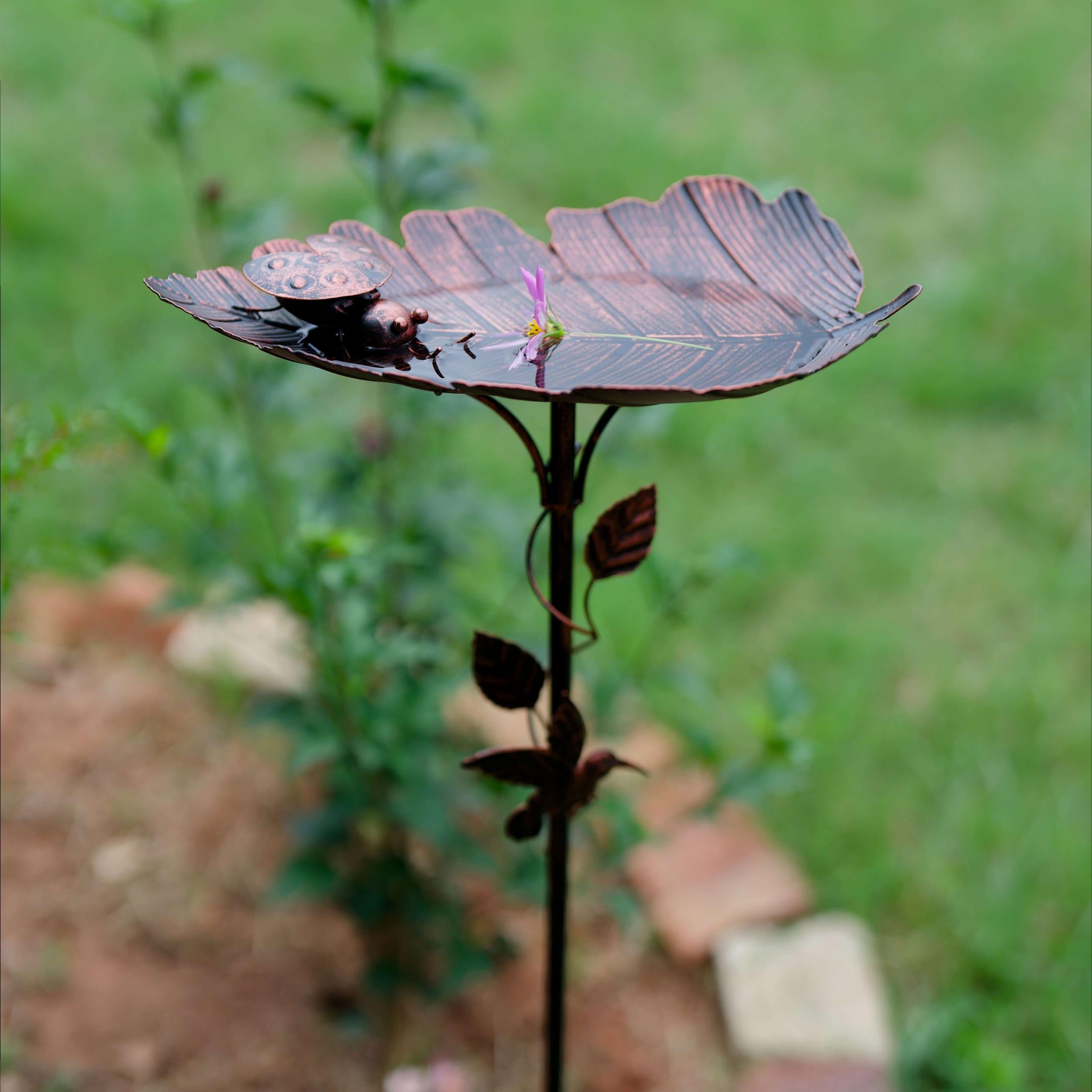 Outdoor Metal Bird Bathtub Ladybug Carved Bird Feeder Rust Proof Bird Bath Stake