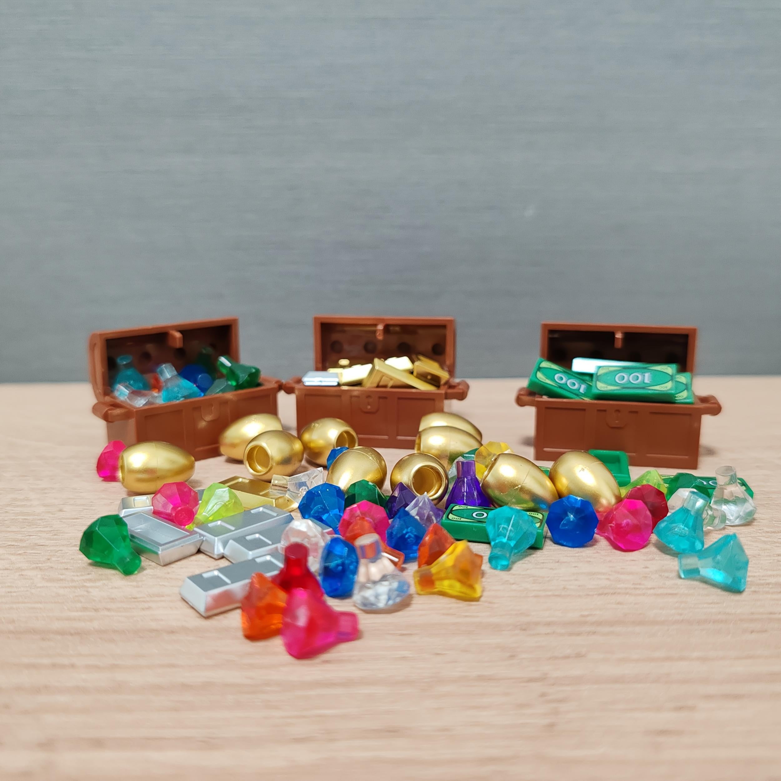 Deluxe Treasure Chest Building Blocks Set with Golden and Silver Gems