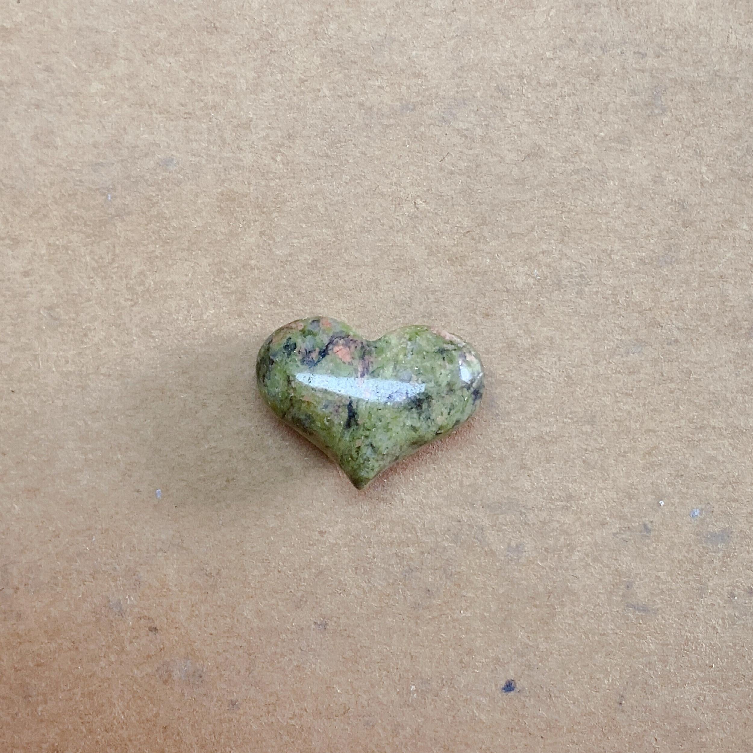 Heart Crystals Shaped Healing Crystal Palm Set Bulk