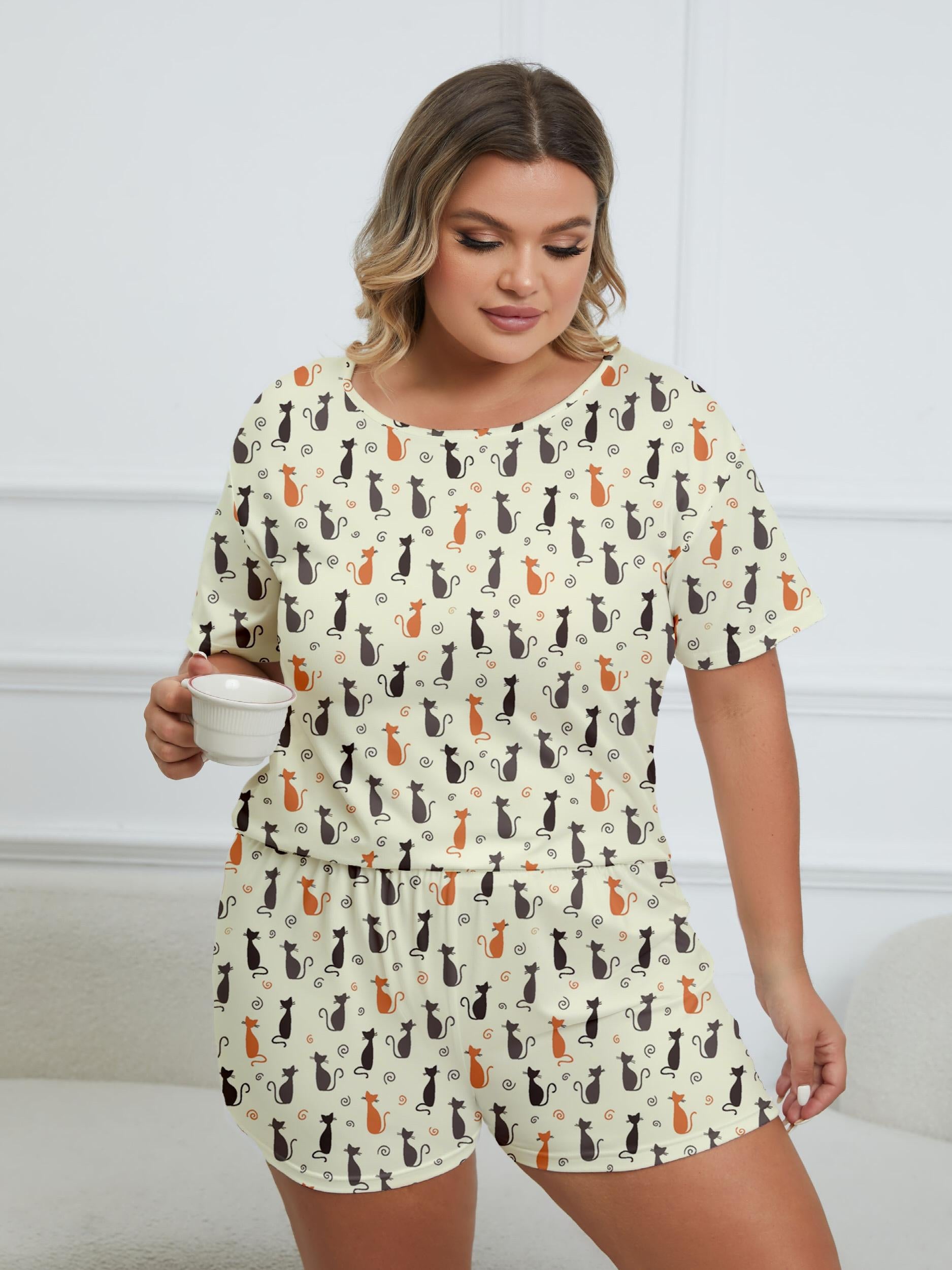 Cartoon Cat Print Tee & Shorts Pajama Set