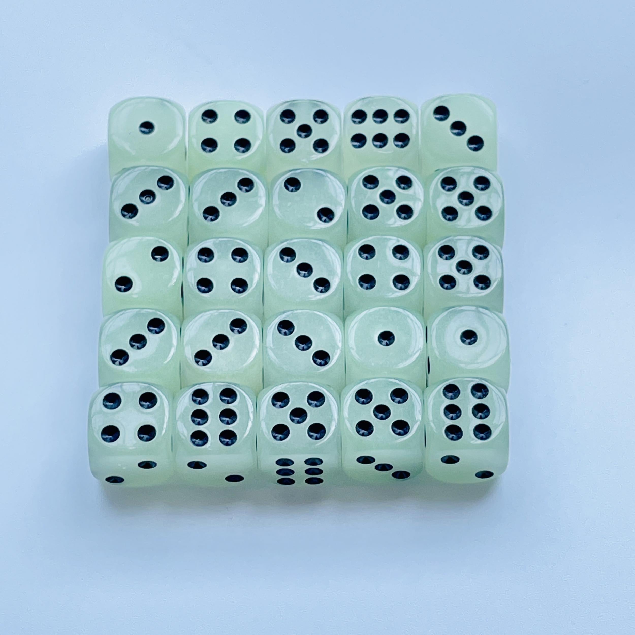 12pcs Luminous Dices 16mm Circular Dot Dice Set for Nightclub Bar KTV