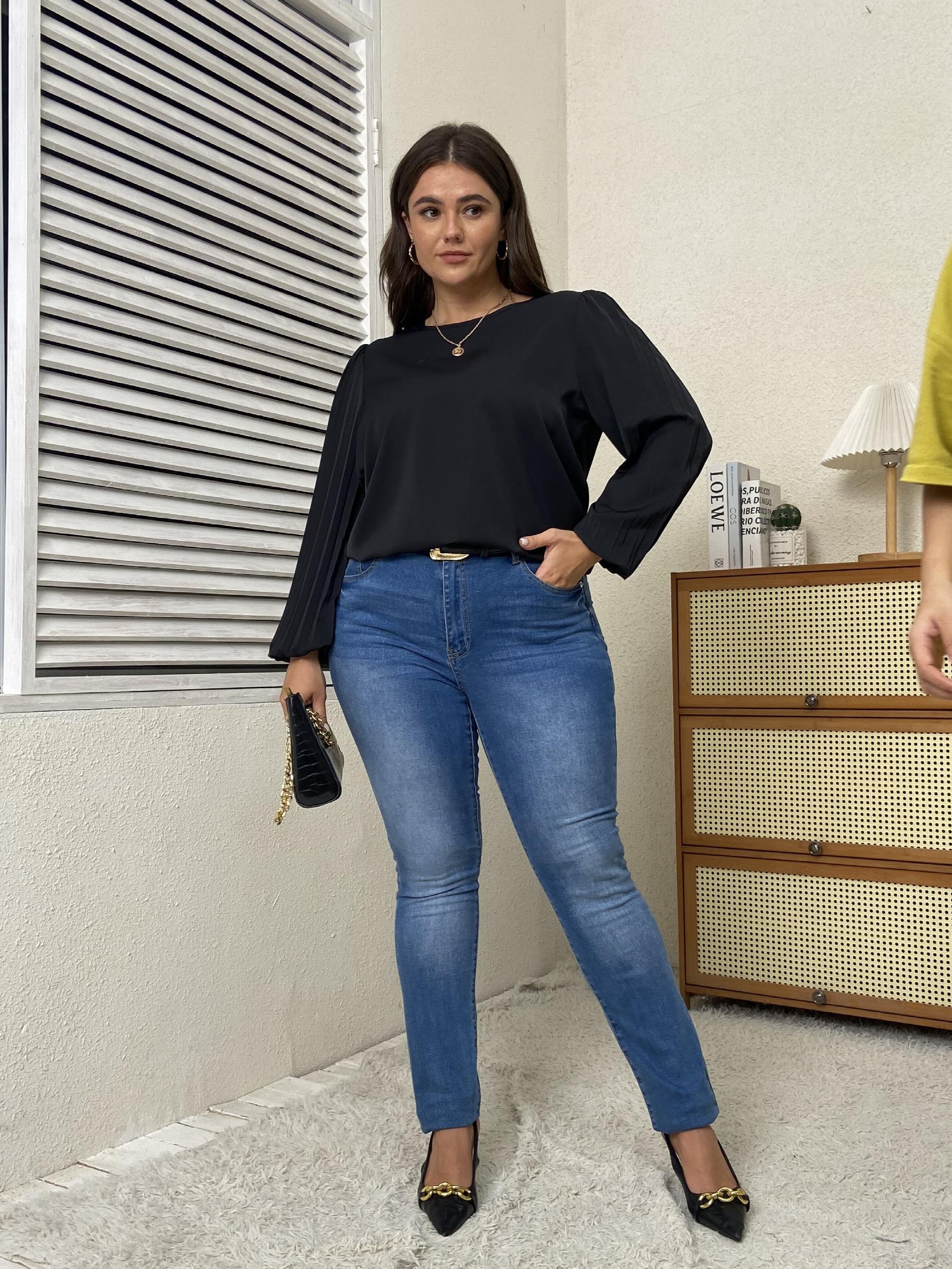 Solid Lantern Sleeve Round Neck Top