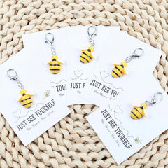 5pcs Cartoon Bee Keychains with Gift Cards - Ideal Gift for Friends