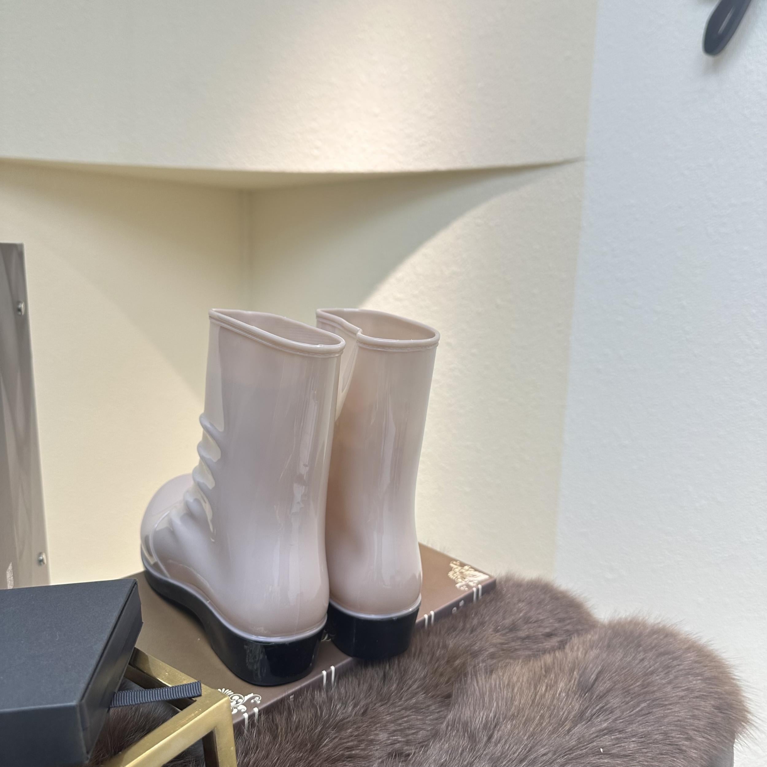 Women's Waterproof Medium Tube Rain Boots Solid Non slip Outdoor Rain Boots