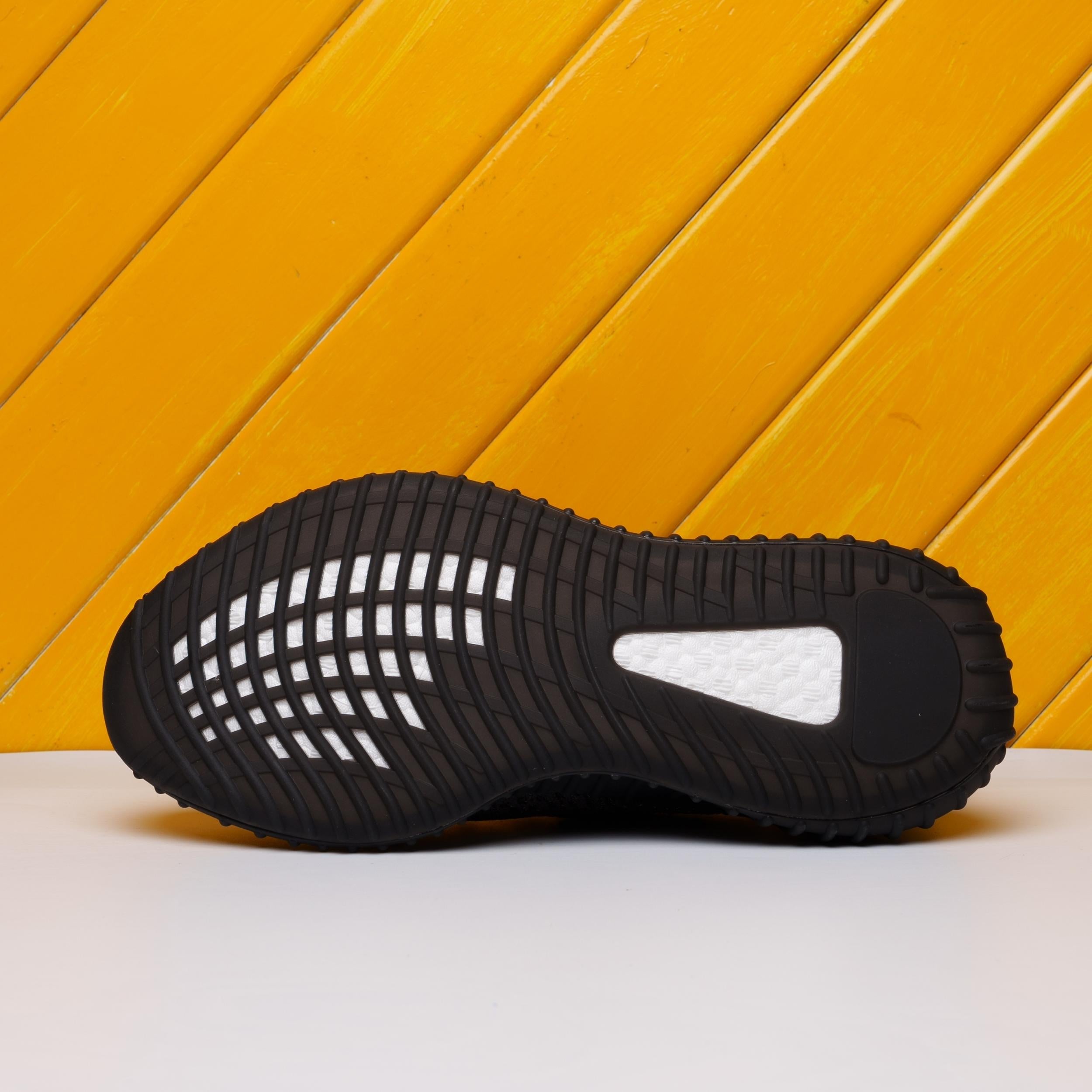 Men's Lace up Sneakers Athletic Shoes Lightweight Breathable Running Basketball