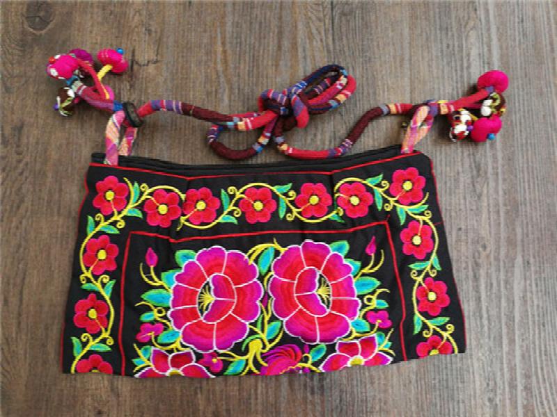 National embroidery canvas crossbody bag