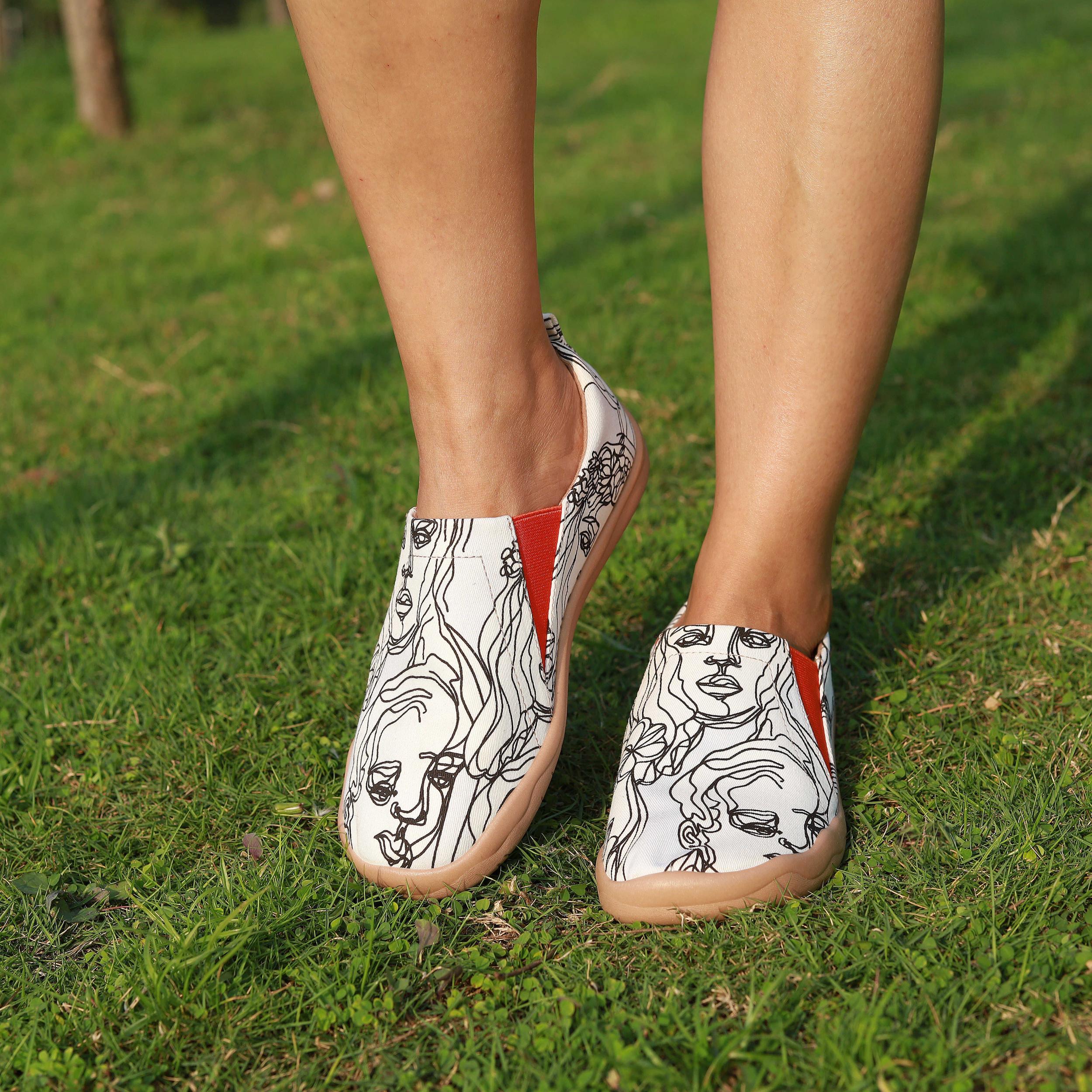 Women's Figure Printed Slip On Low Flat Canvas Shoes