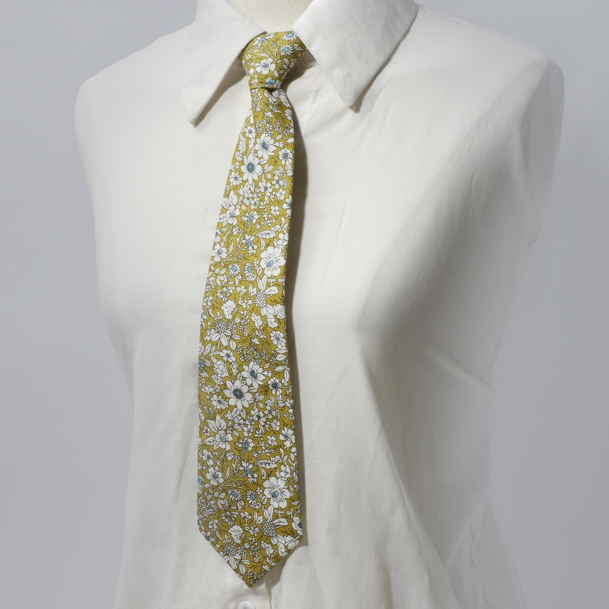 2pcs Floral Yellow Bow Tie Set College Style Adjustable Neckties