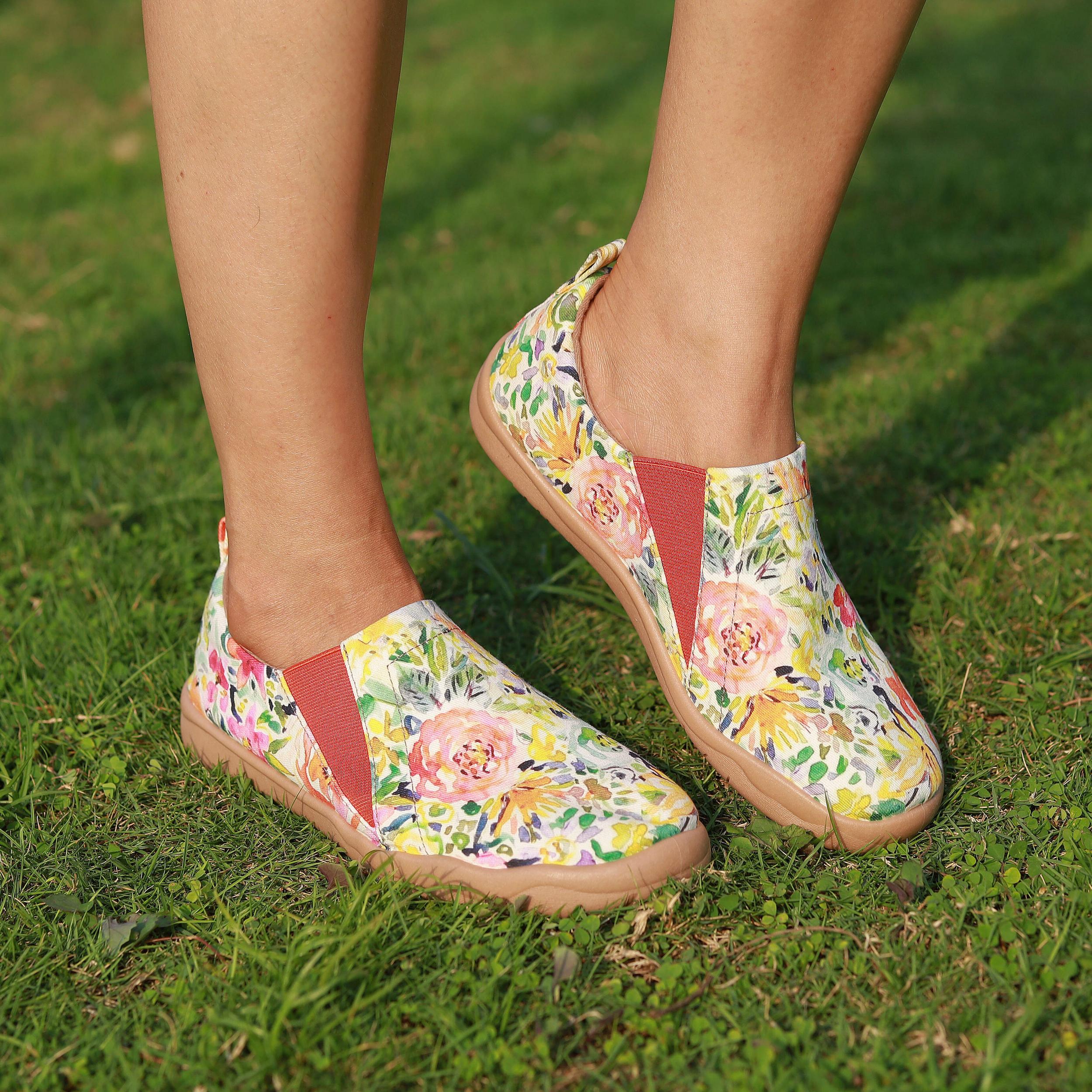 Women's Floral Printed Slip-On Canvas Shoes Low Flat Casual Comfy Travel Shoes