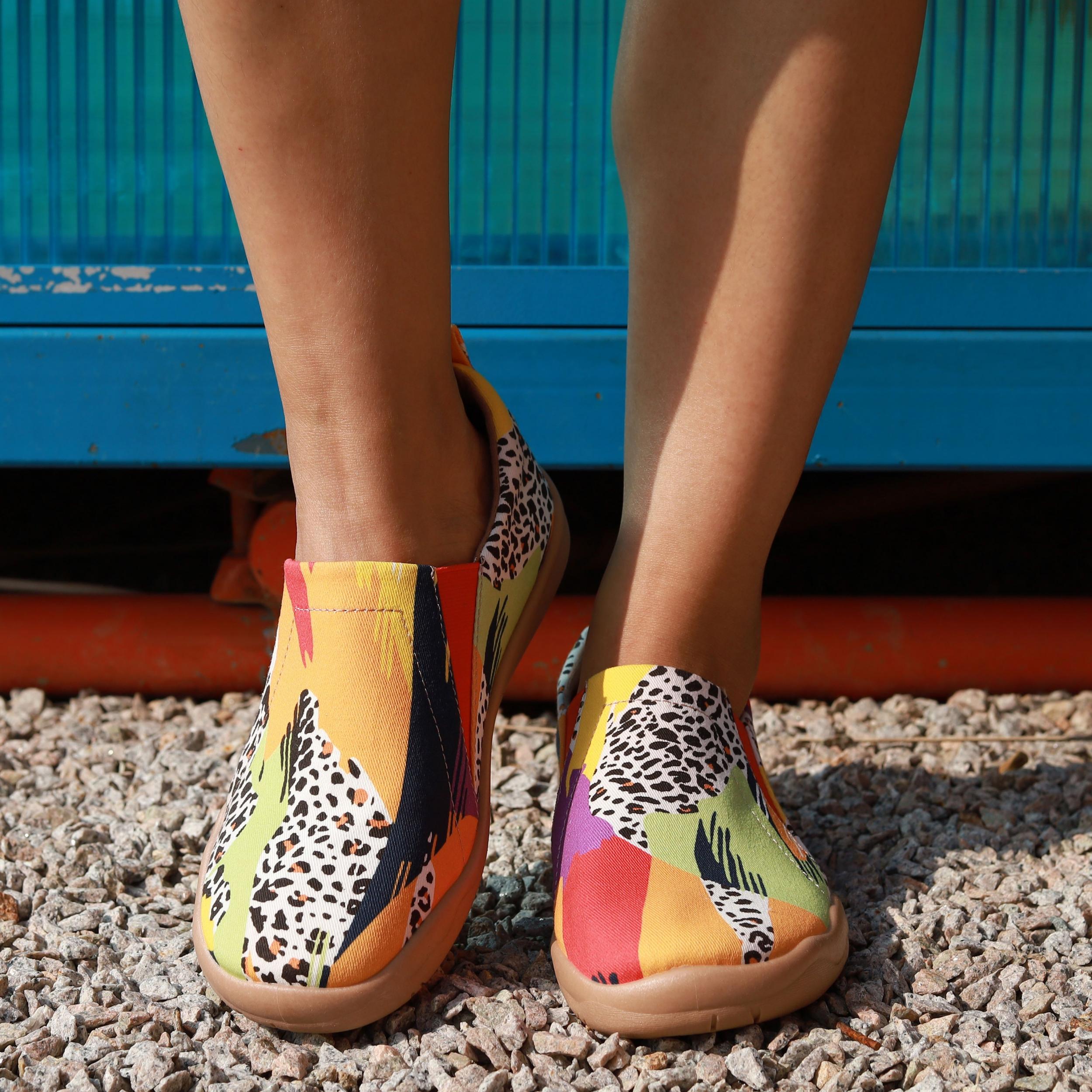 Leopard Printed Flat Shoes Slip On Low Round Toe Casual Canvas Shoes