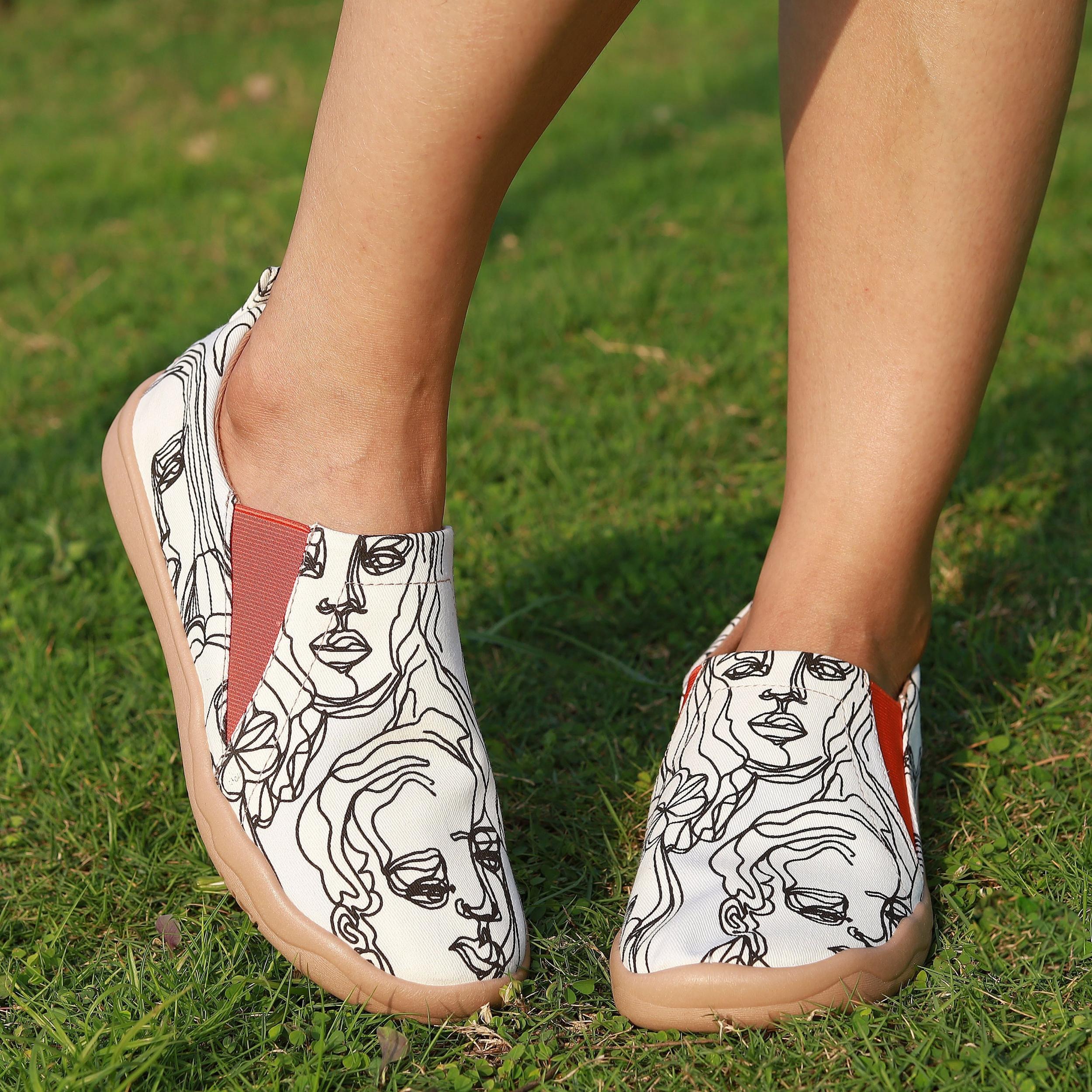 Women's Figure Printed Slip On Low Flat Canvas Shoes