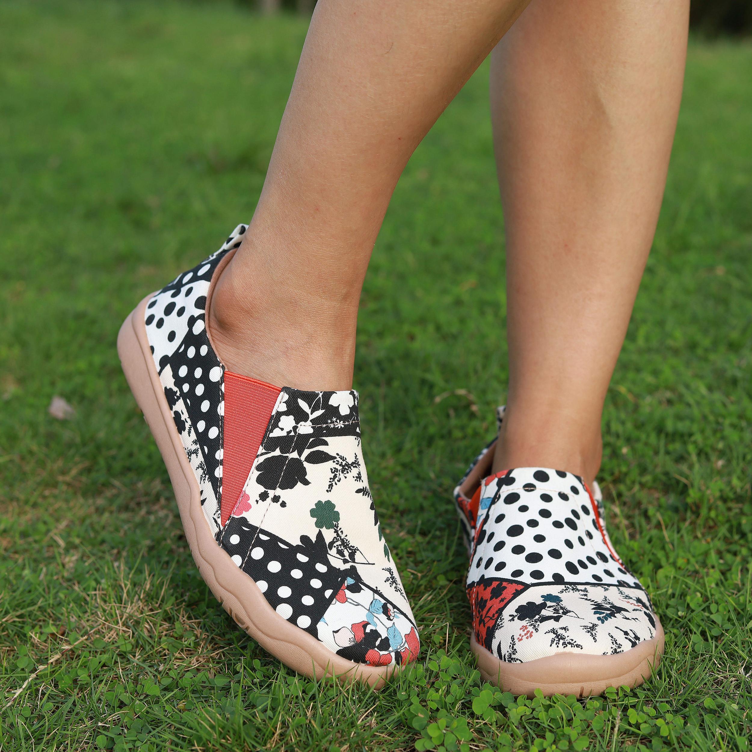 Women's Polka Dot Slip On Lightweight Shoes Round Toe Comfy Travel Shoes