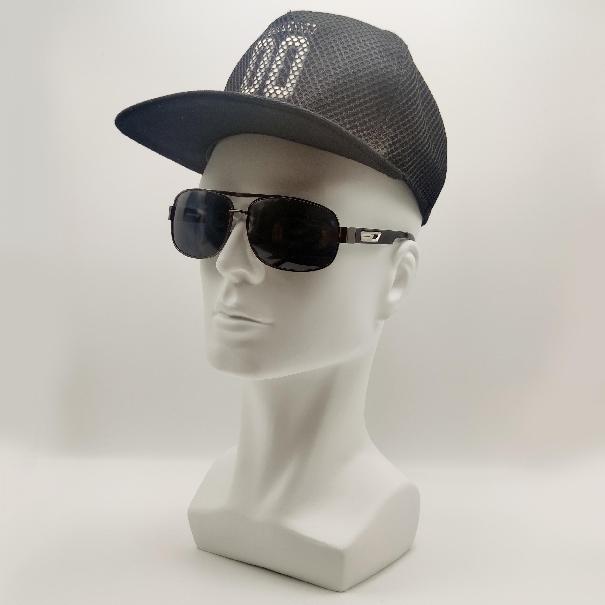 Men's Polarized Sunglasses with Metal Frame and UV400 Lenses