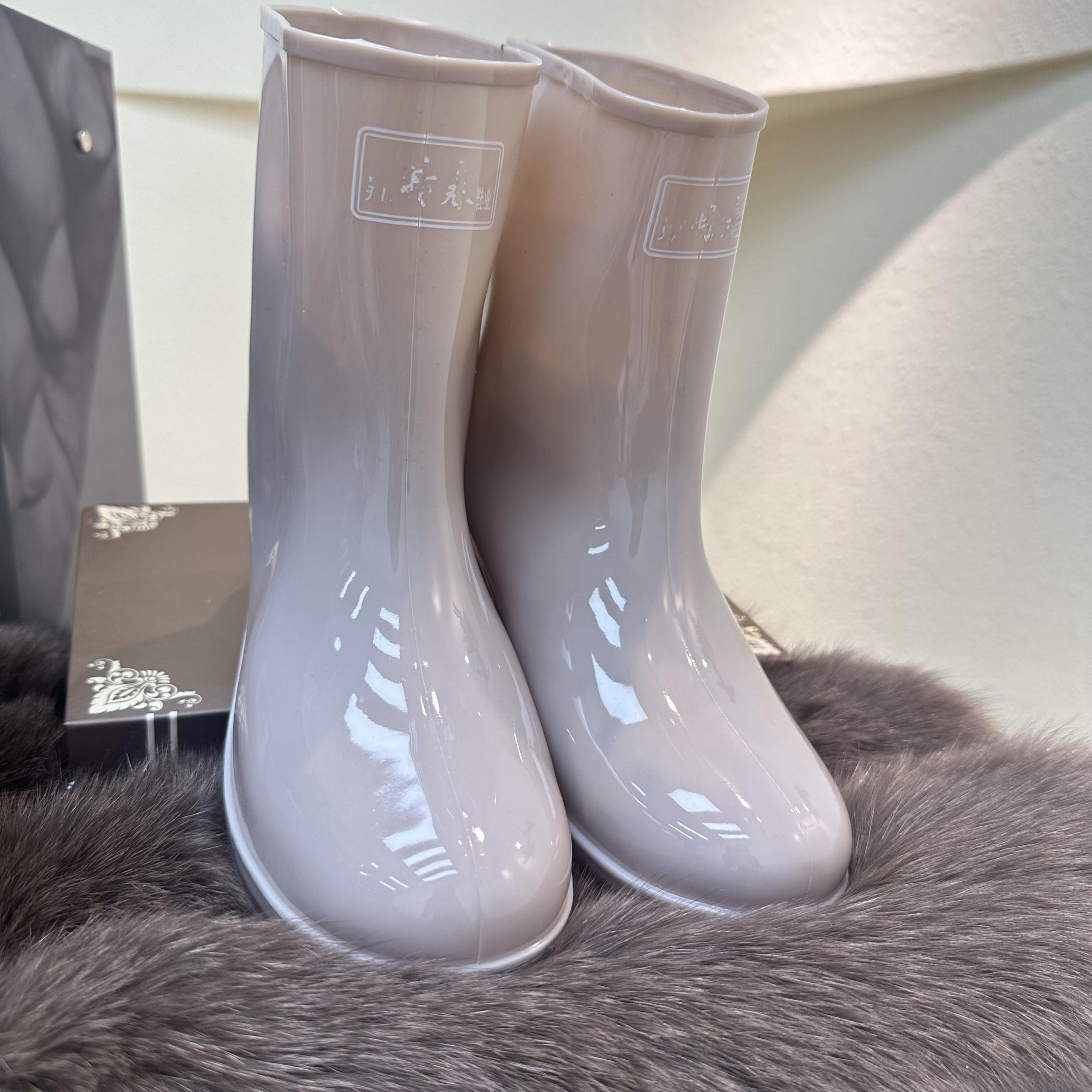 Women's Waterproof Medium Tube Rain Boots Solid Non slip Outdoor Rain Boots