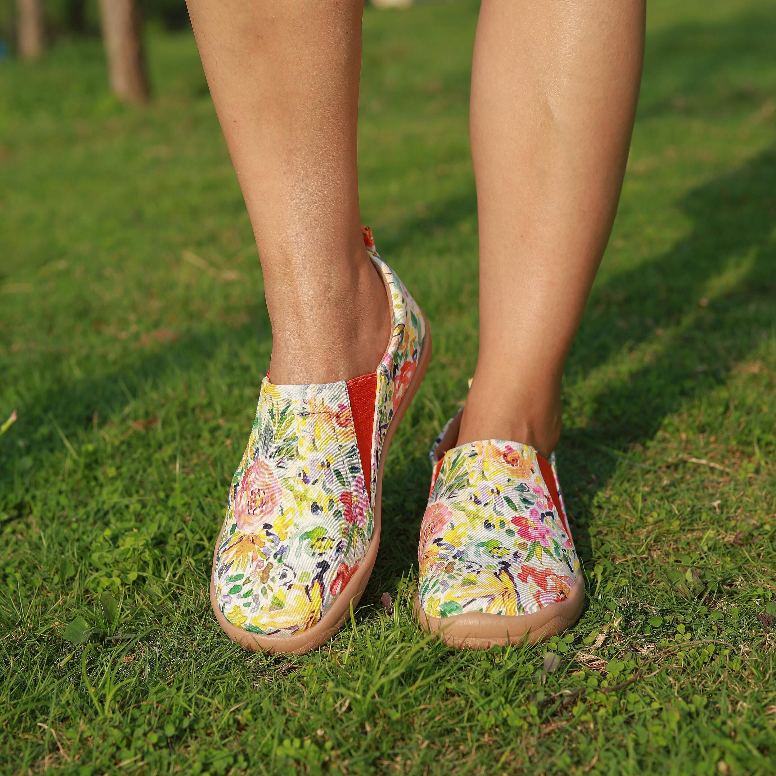 Women's Floral Printed Slip-On Canvas Shoes Low Flat Casual Comfy Travel Shoes