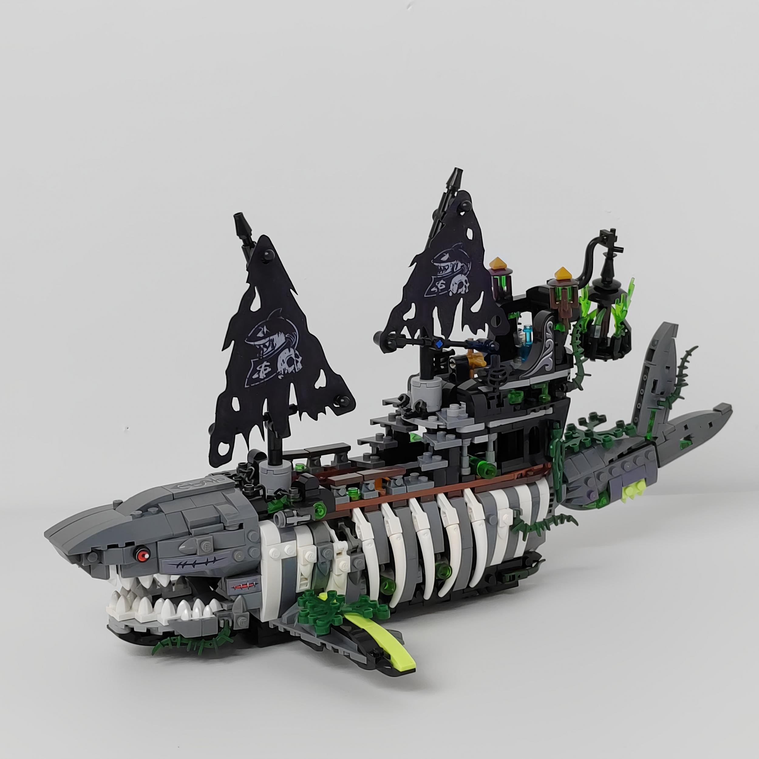 1155pcs Ghost Shark Pirate Building Blocks MOC Skeleton Crew Green Sails