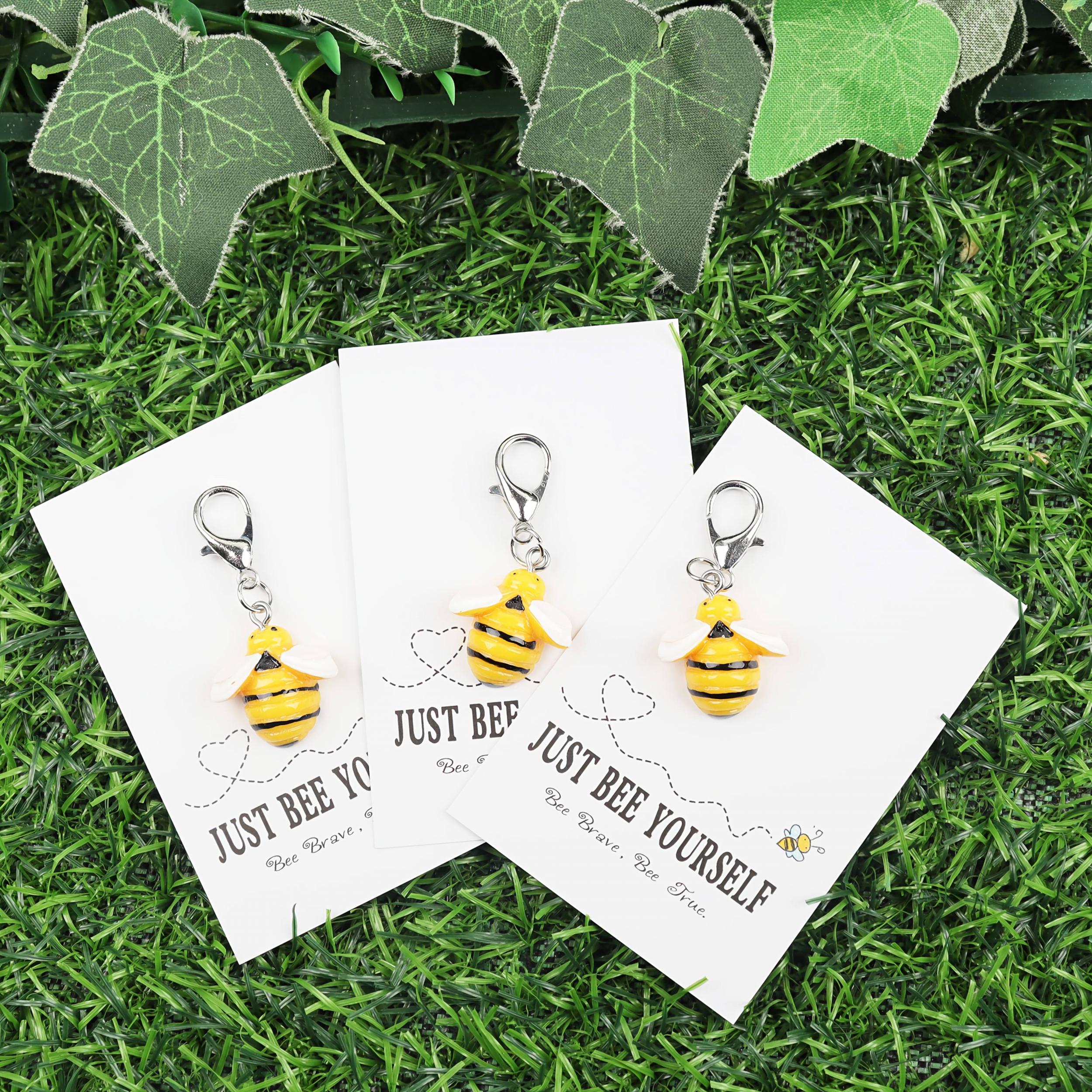 5pcs Cartoon Bee Keychains with Gift Cards - Ideal Gift for Friends