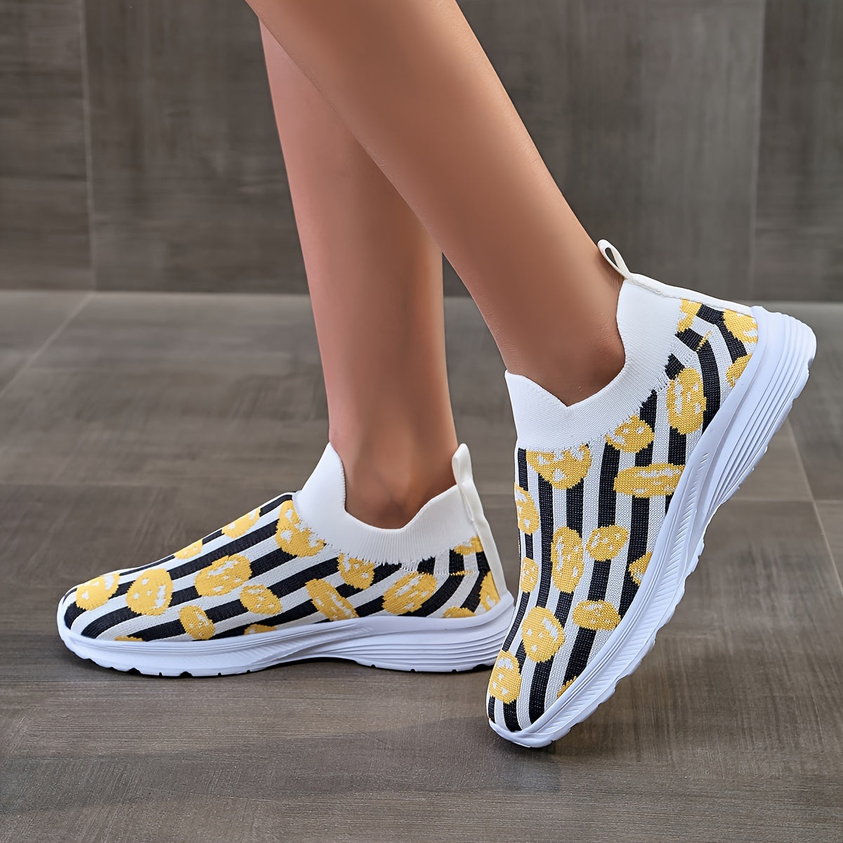 Women's Pumpkin & Striped Mesh Tennis Shoes Lightweight Non slip Travel Shoes