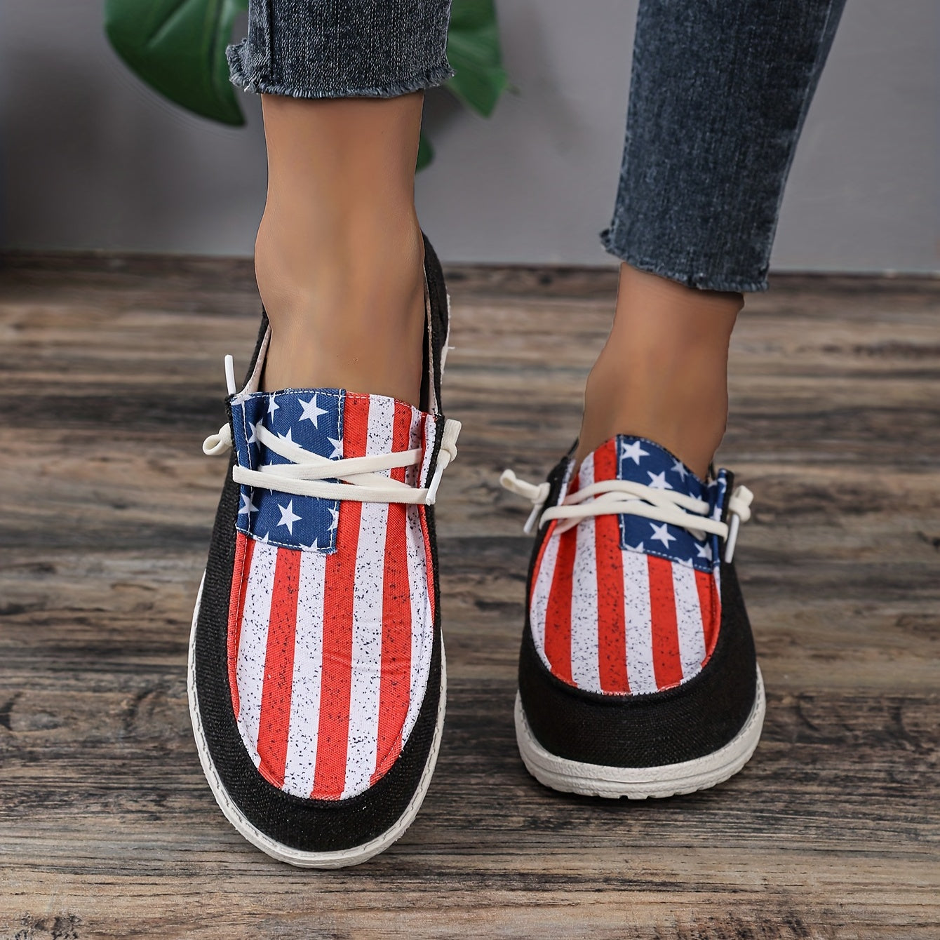 Women's Flag Print Canvas Shoes Lightweight Low Top Sneakers