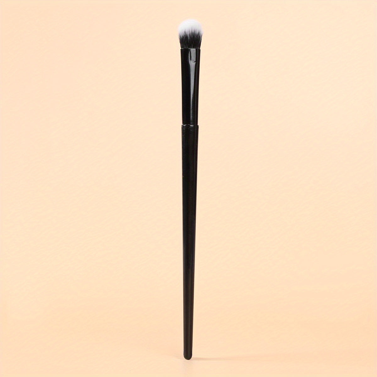 Cruelty Synthetic Eyeshadow Brush for Precision Application