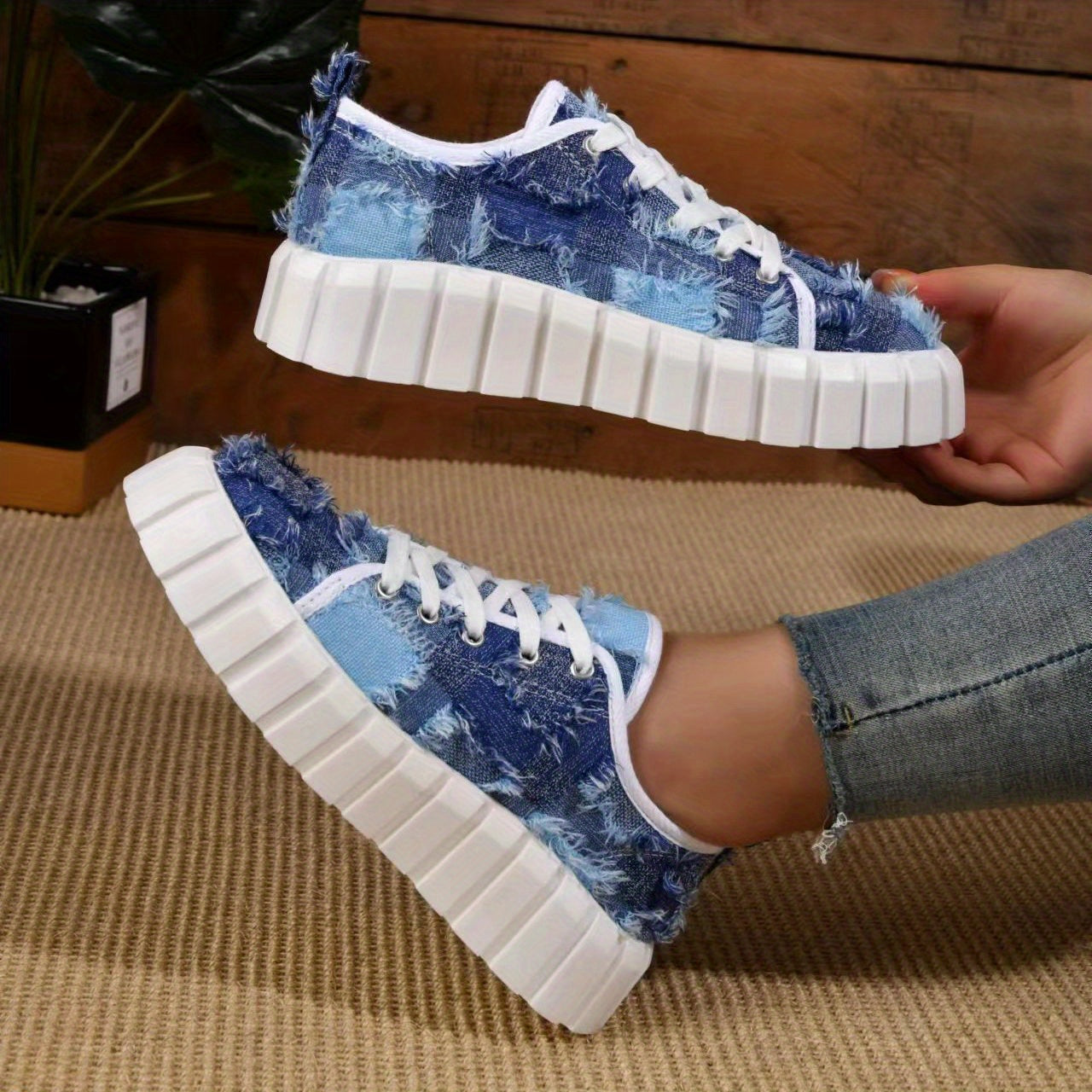 Women's Canvas Low Top Platform Sneakers Lace-Up Walking Shoes