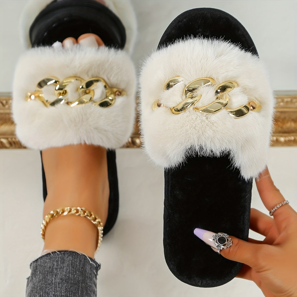 Women's Chain Decor Slippers Round Open Toe Slip On Shoes Plush Comfortable
