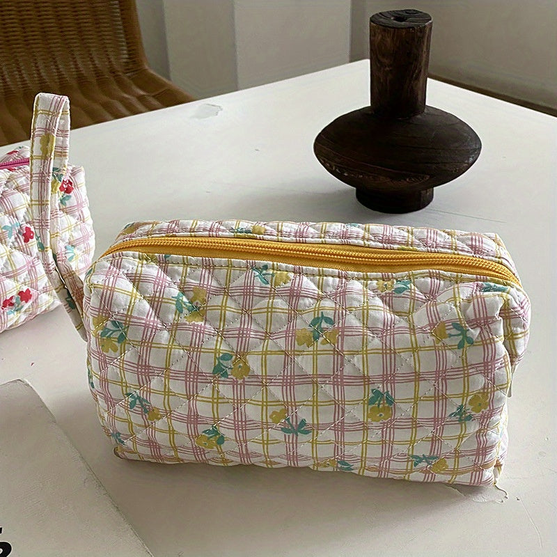 Floral Quilted Wristlet Cosmetic Bag Makeup Brush Bag