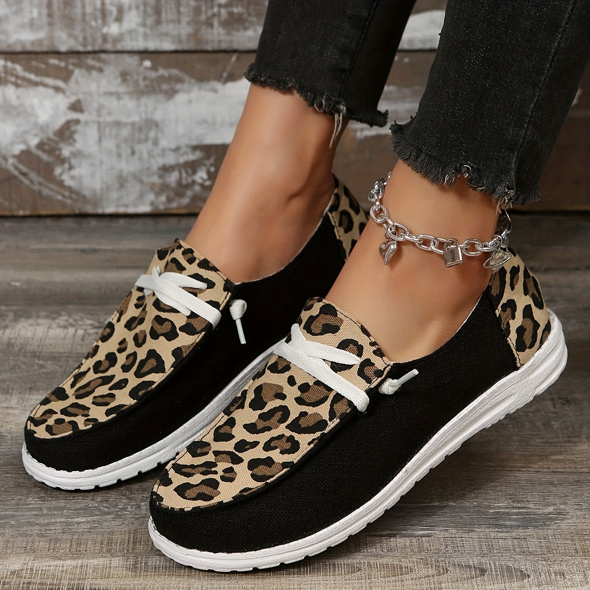 Leopard Printed Canvas Lace Up Sneakers Round Toe Low Top Flats