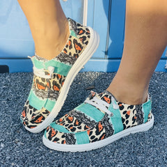 Leopard Pattern Slip On Canvas Shoes Round Toe Lightweight Casual Travel Shoes