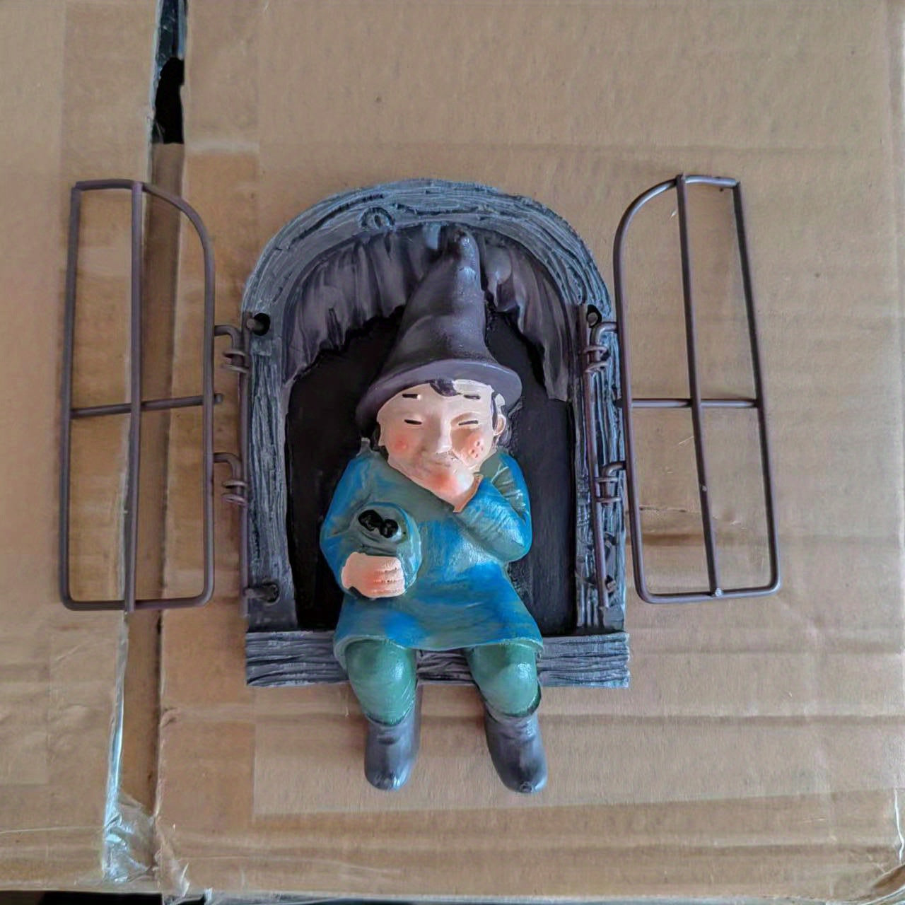 Garden Gnome Statue Elf Window Gnome Figurine Outdoor Patio Balcony Decor