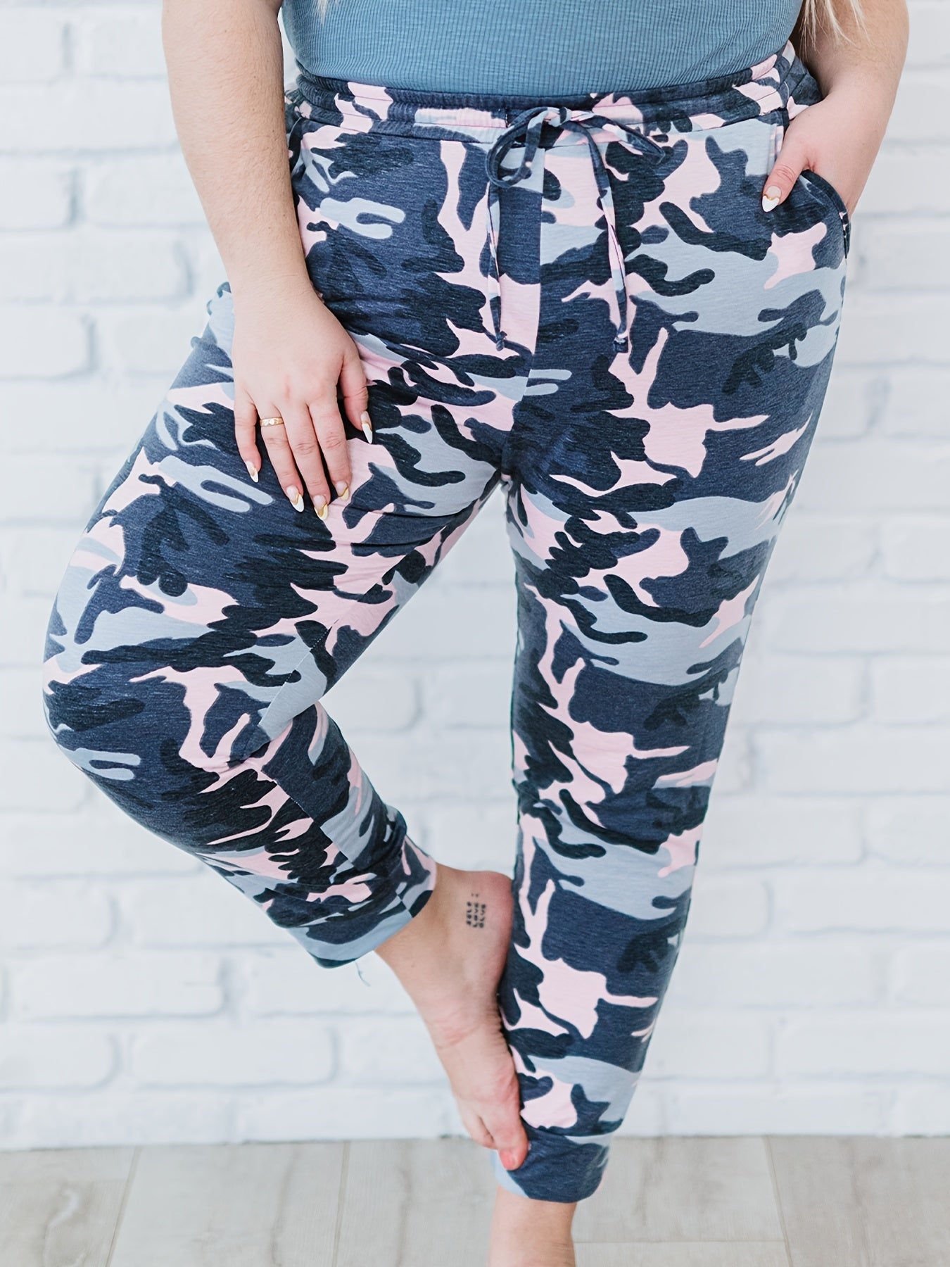  Camo Drawstring High Waist Sweatpants - Women's Plus