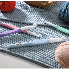 4pc Ergonomic Crochet Set with Rubber Handle for Professionals & Beginners