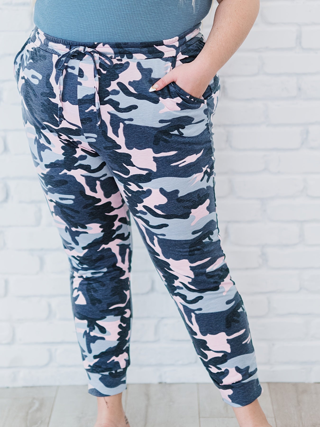  Camo Drawstring High Waist Sweatpants - Women's Plus