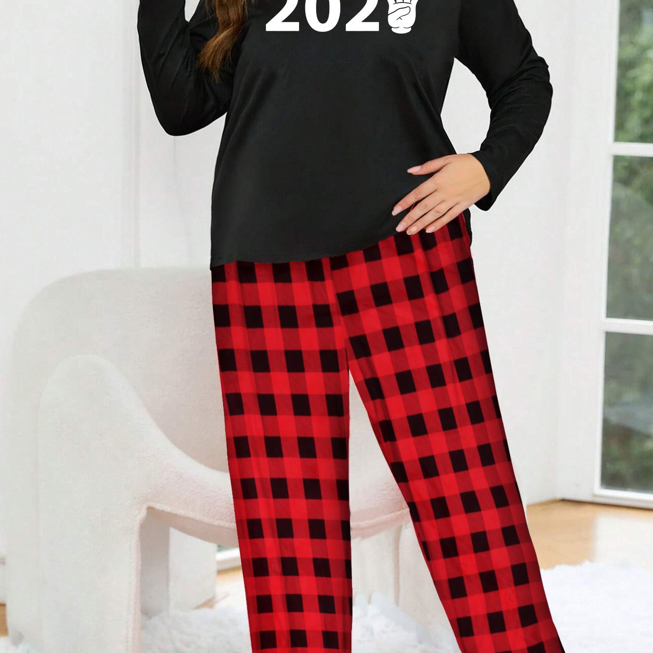  Women's '2024' Letter Graphic Tee & Plaid Pants Lounge Set