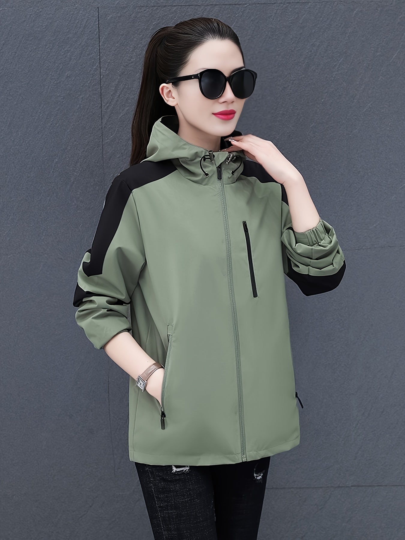 Women's Outdoor Block Sports Jacket Zipper Pockets Waterproof & Breathable