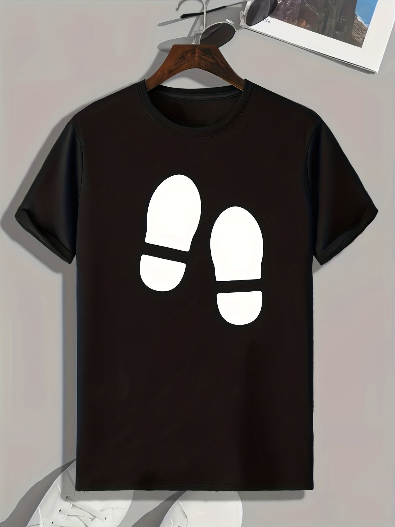 Footprints Pattern Print Men's Comfy Sports T-shirt
