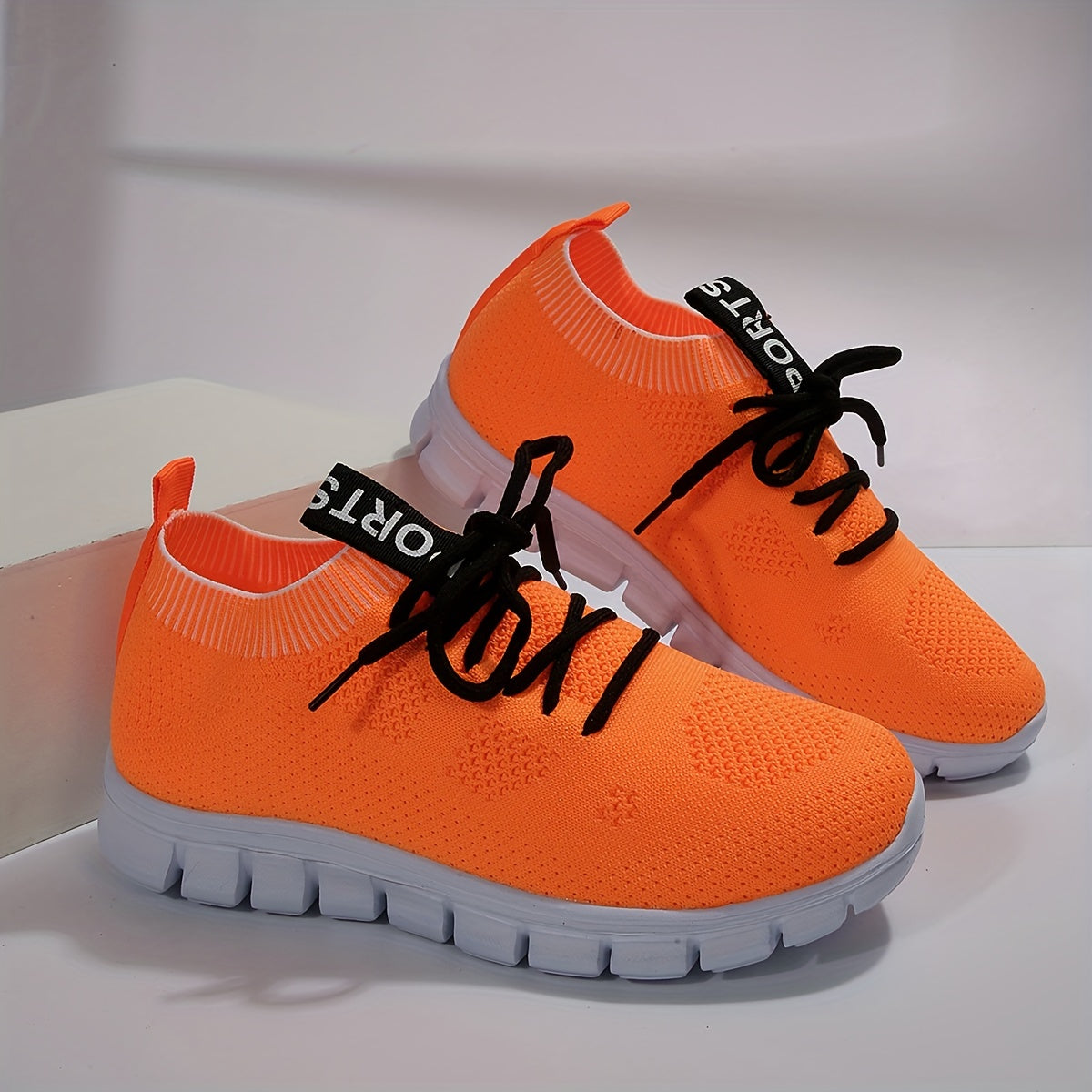 Women's Breathable Lightweight Sports Shoes Comfortable Lace Up Running Shoes