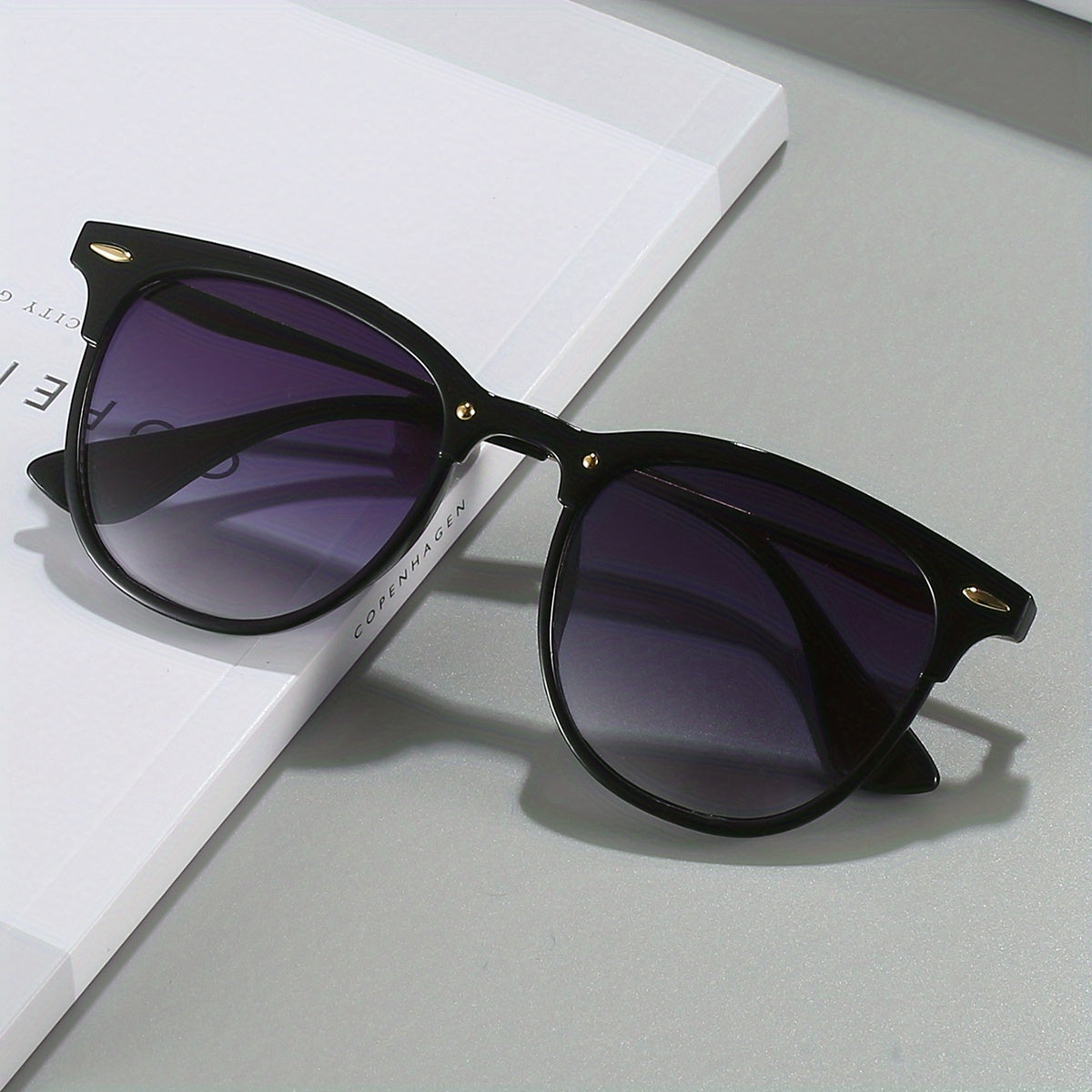 Retro Round Sunglasses Vintage Rivet UV400 Sun Shades For Men Women