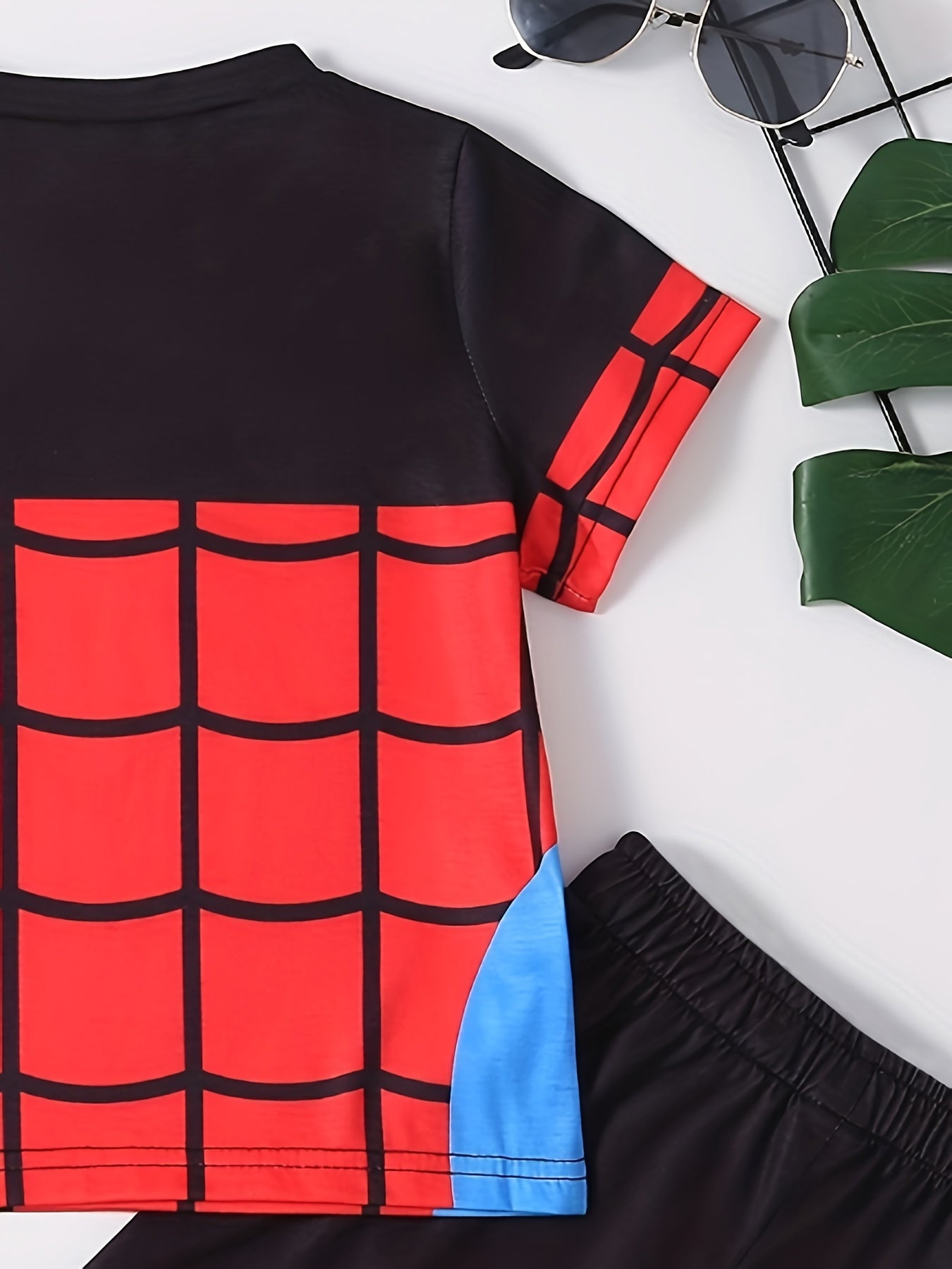 2pcs Toddler Boys Spider Graphic T Shirts & Shorts Set