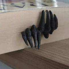2pcs Devil Claw Resin Figurines Realistic Hand Figures with Sharp Claws